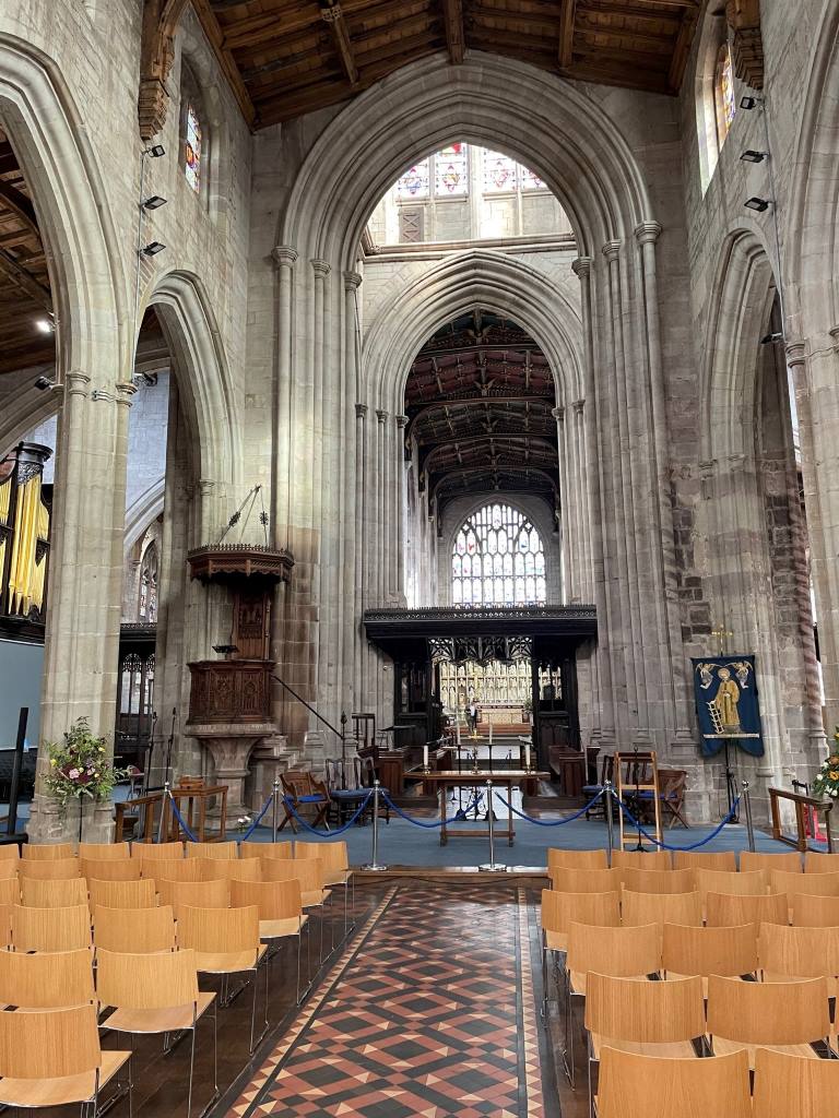 Het interieur van de kerk.