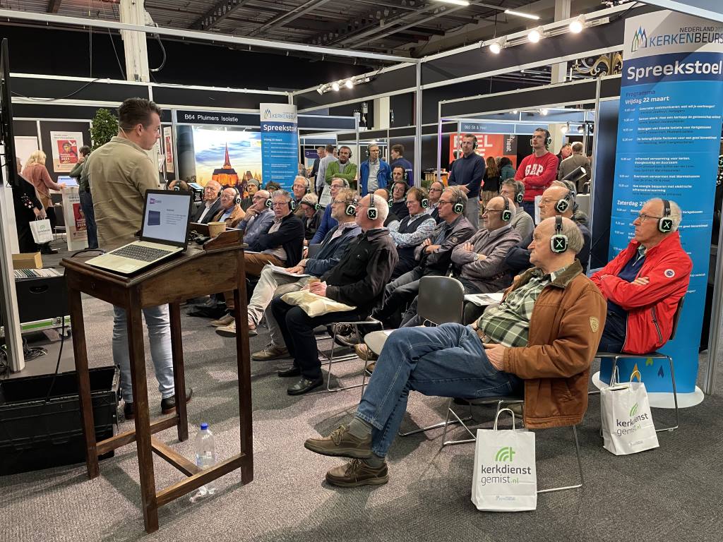 Drukbezochte presentatie tijdens Kerkenbeurs Nederland 2024 in Expo Houten.