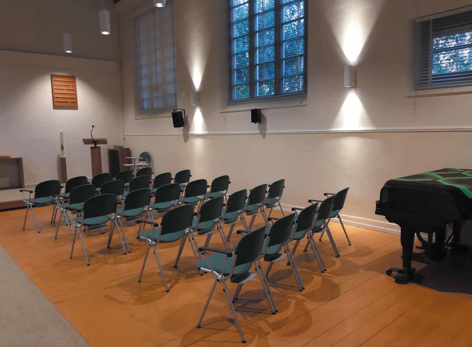BAVA heeft verlichting vervangen in de Kleine Kerk in Duivendrecht.