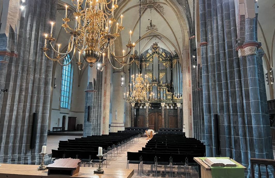 Nieuwe verlichting voor de Martinikerk in Groningen.