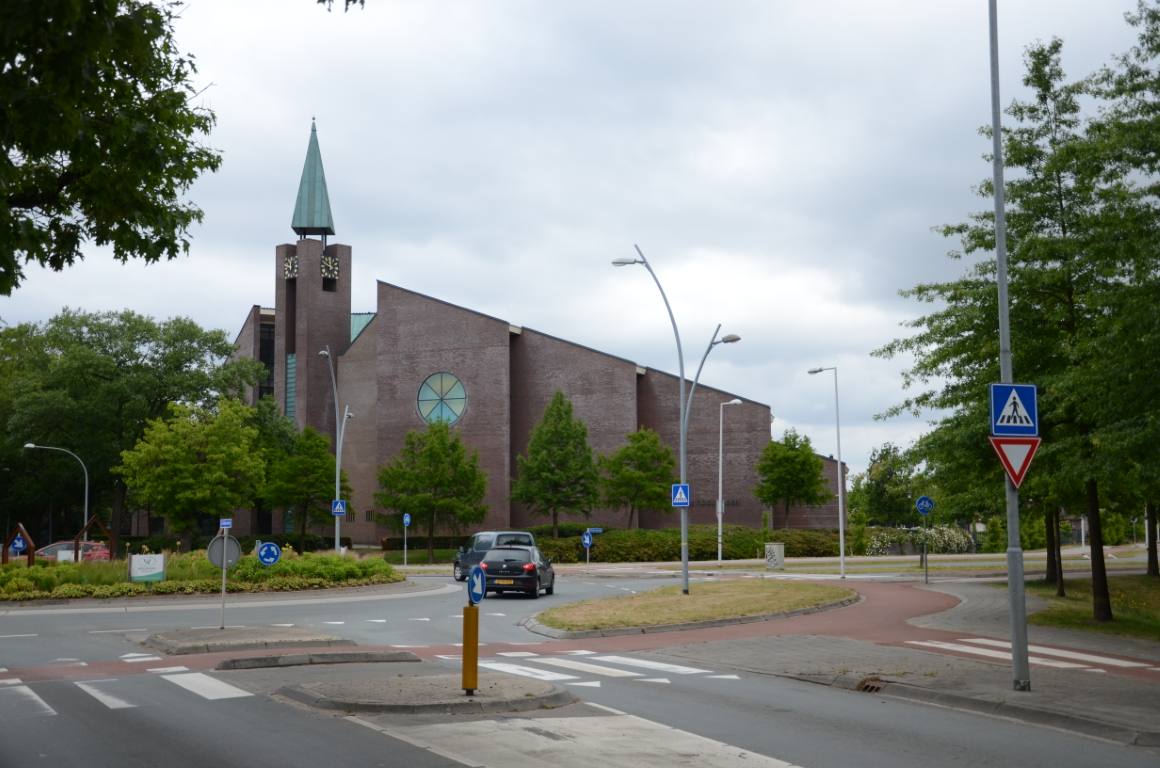 Kerkgebouw De Hoeksteen van de GGiN Barneveld, ontworpen door Wouter van Beijnum, bouwjaar 2008.