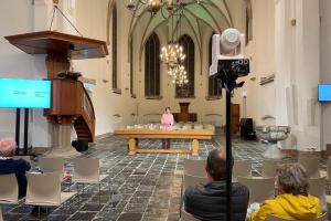 Hybride seminar vanuit de Grote Kerk in Wageningen.