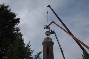 Torenspits Maartenskerk 's-Gravenpolder afgezaagd