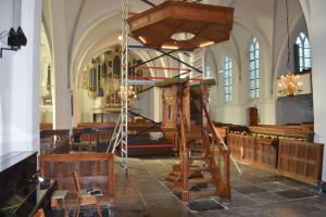 Hekkers & Van 't Spijker restaureerde de preekstoel van de Oude Kerk in Barneveld | Beeld: Helderblauw, Barneveld