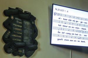 Nieuwe beeldschermen in de Grote Kerk in Overschie